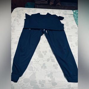 Women’s Fabletics XL scrub set